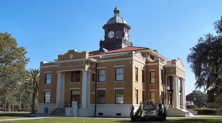 A local view of Inverness, FL