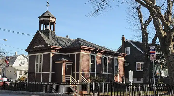 A local view of Lyndhurst, NJ